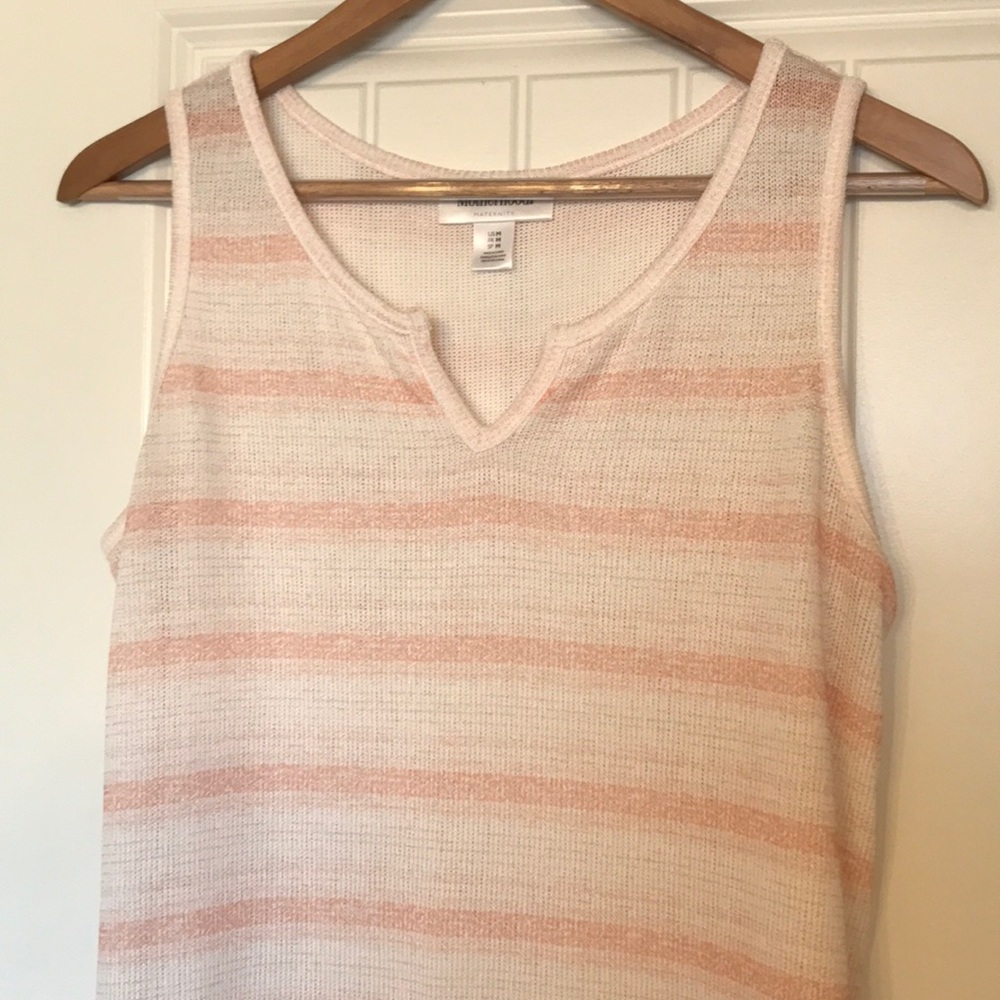Knitted, sleeveless tunic.